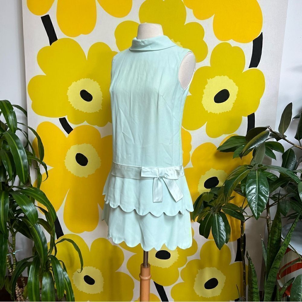 Mod Vintage 1960s / 1970s Mint Scalloped Bow Accent Drop Waist Mock Neck Dress - Picture 5 of 9